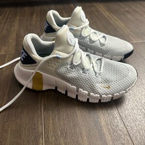 nike women’s metcon sneakers